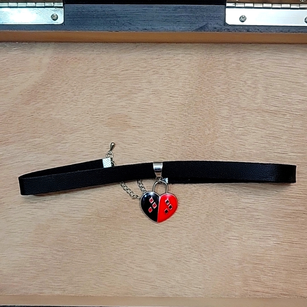 Harley Quinn choker necklace